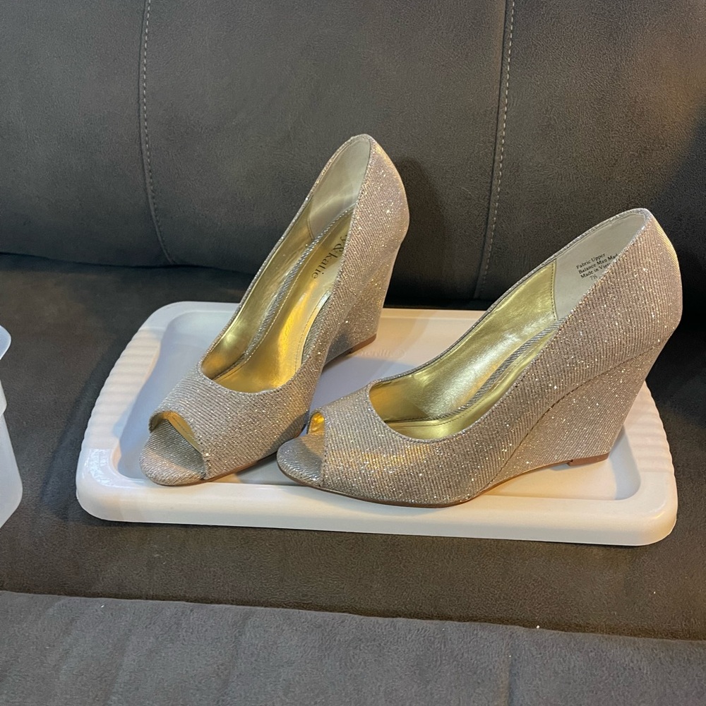Kelly & Katie Gold Metallic Peep-toe Wedges 7 1/2